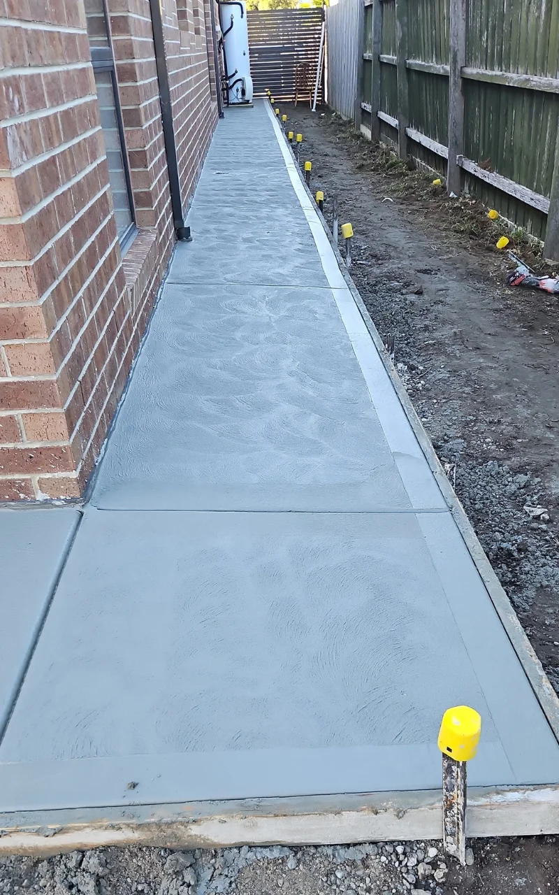 Concrete side path